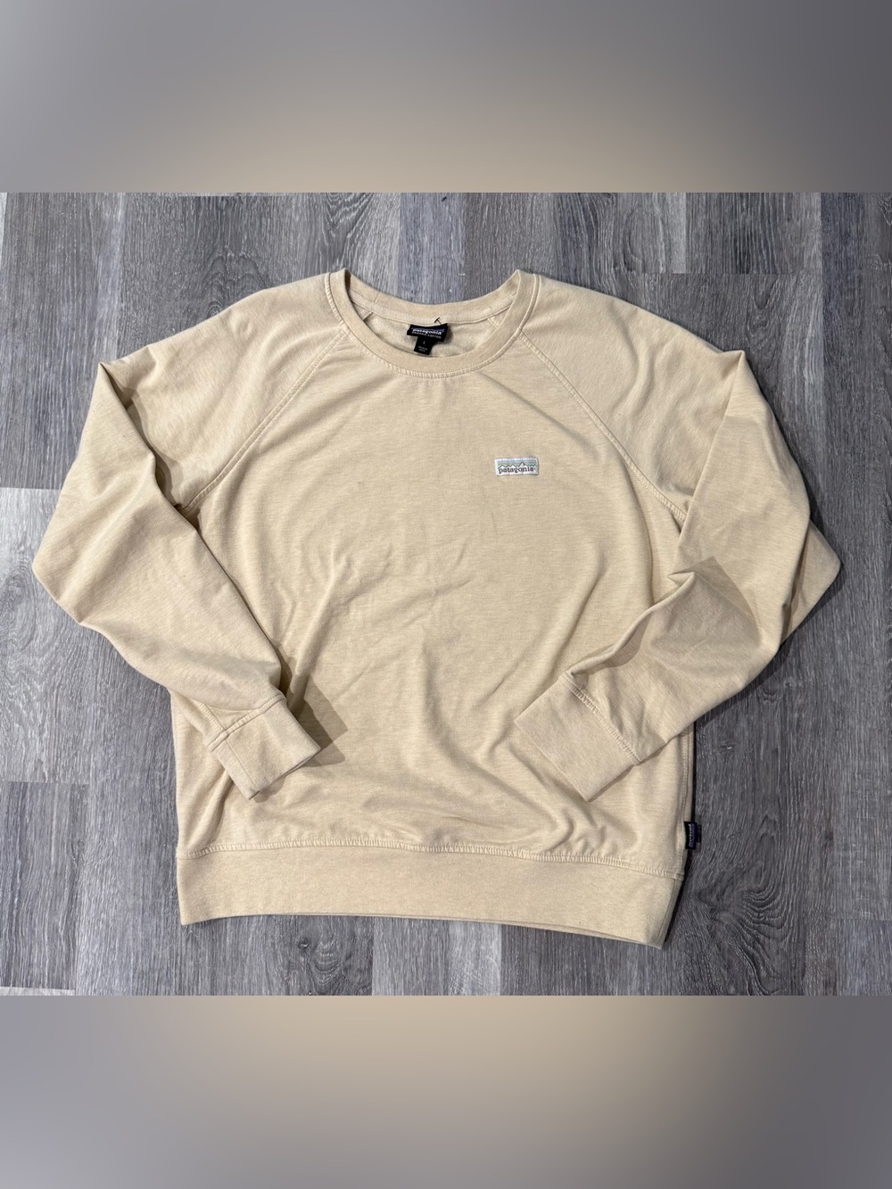 Patagonia Ahnya Women’s L Beige Cotton Knit Crew Neck Pullover Sweatshirt Logo